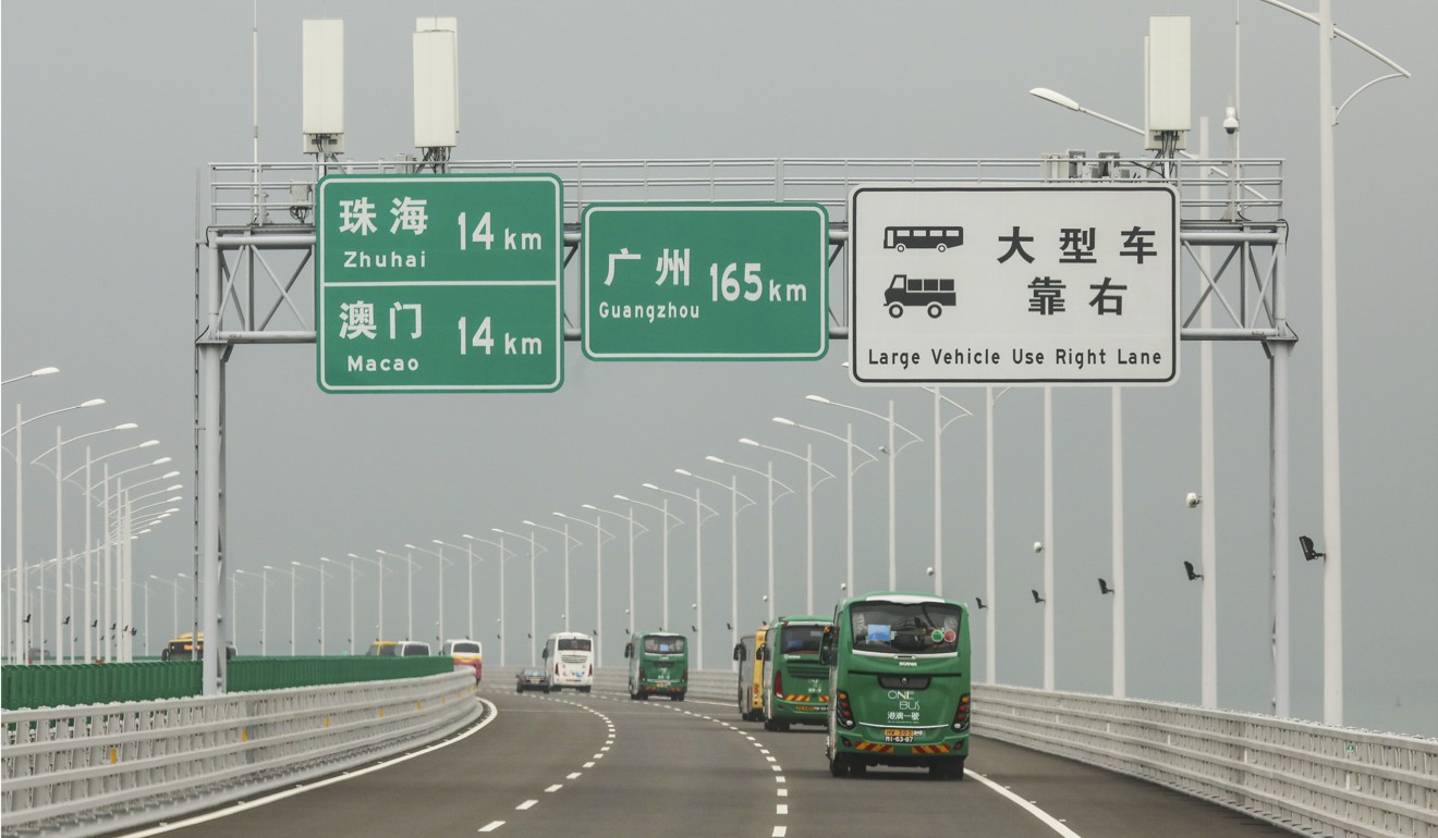 The Footbridge to Nowhere, Transport and Walkability