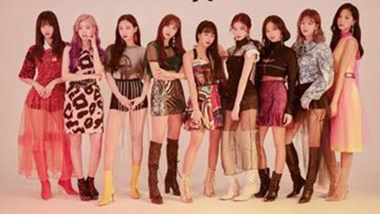 How does Momo of K-pop girl band TWICE keep her abs ripped