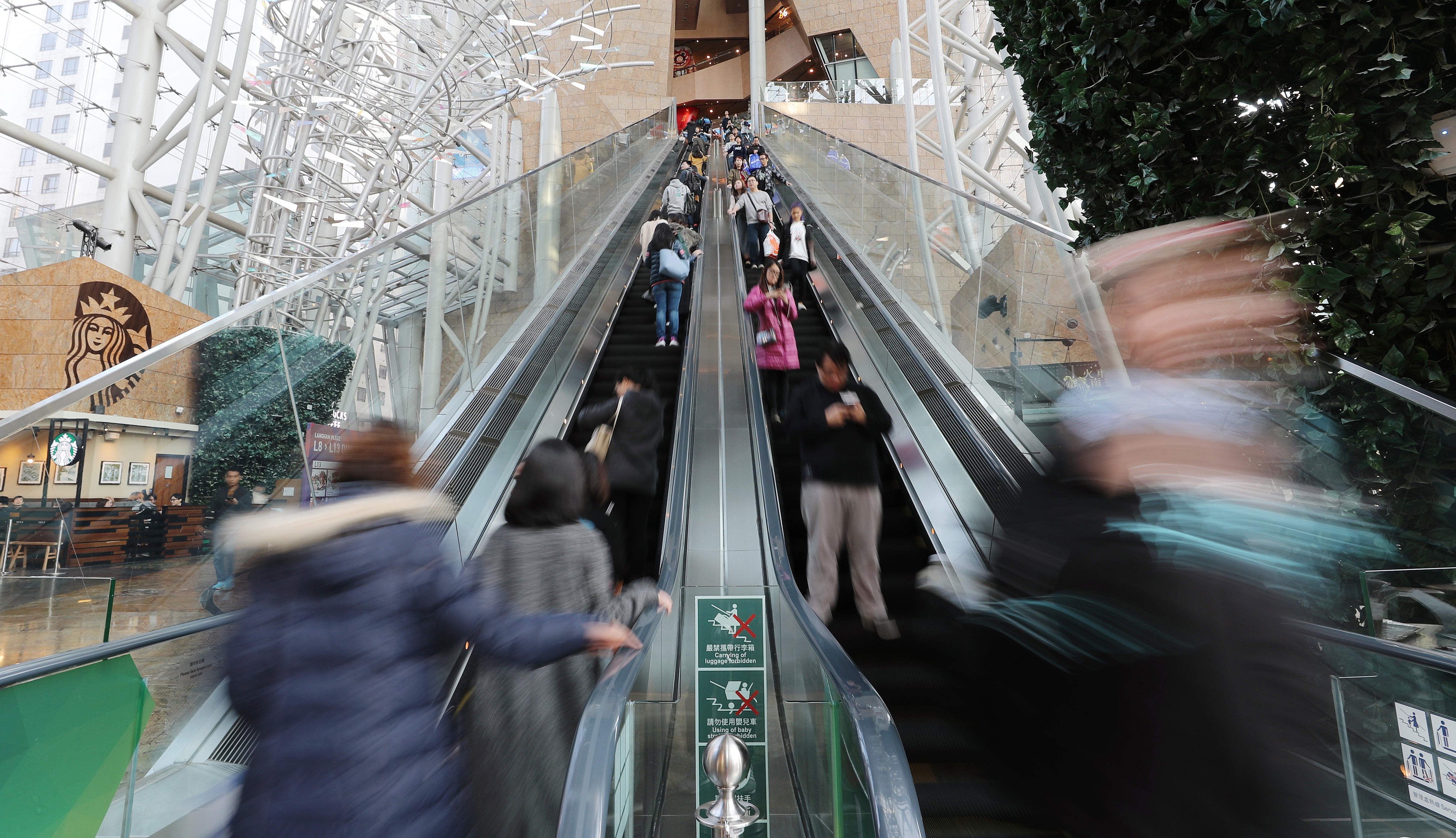 HONG KONG - MARCH 16, 2017: An Escalator In The Ocean Terminal