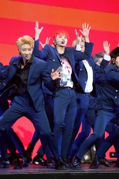 Hoshi of Seventeen (centre) dislocated his shoulder while dancing during the group’s concert but still managed to return to the stage before the end of the concert. Photo: Korea Times