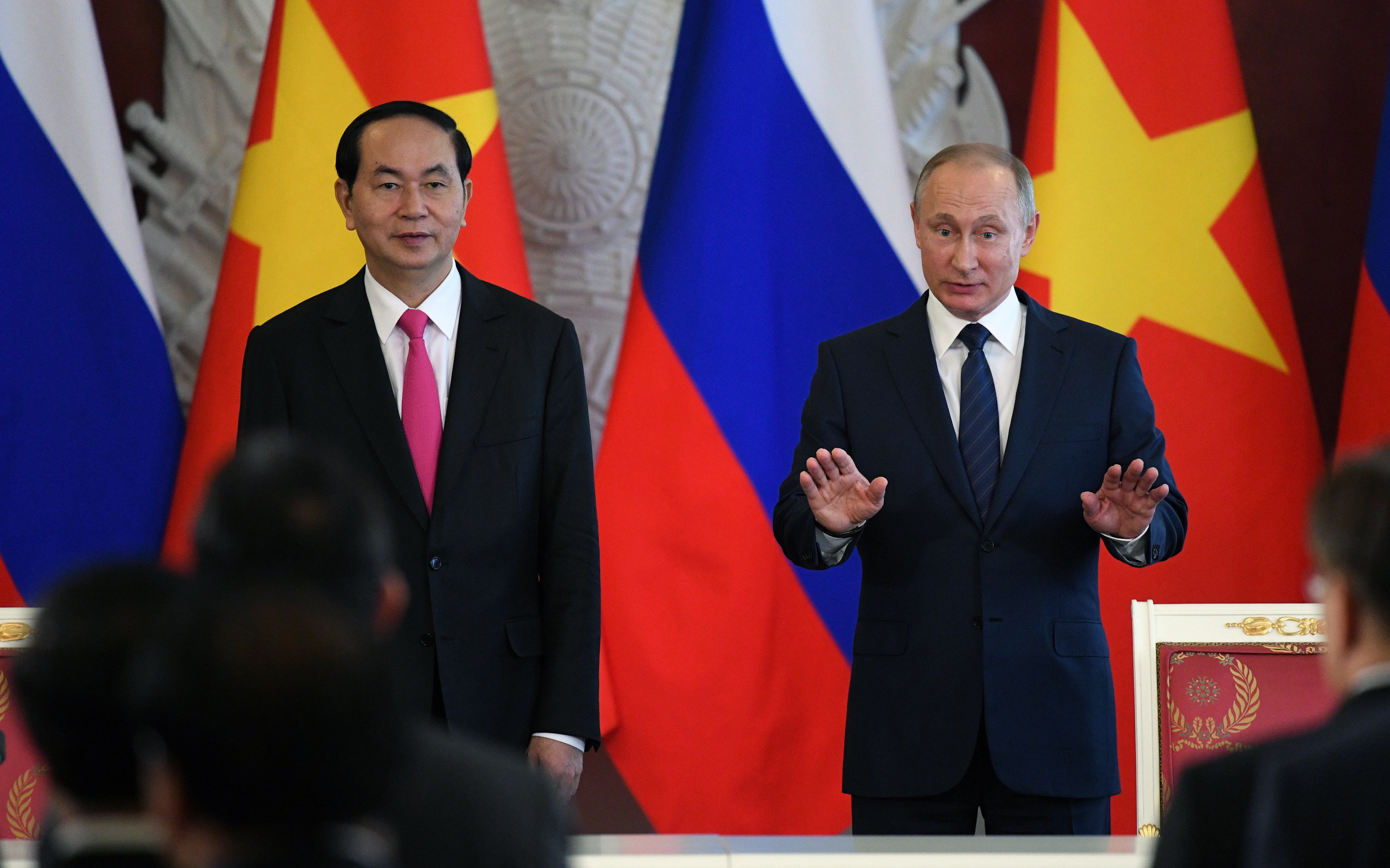 Russian President Vladimir Putin (right) and his Vietnamese counterpart Tran Dai Quang give a press conference at the Kremlin in Moscow on June 29, 2017. Trade between the two countries reached US$5.2 billion last year. Photo: AFP