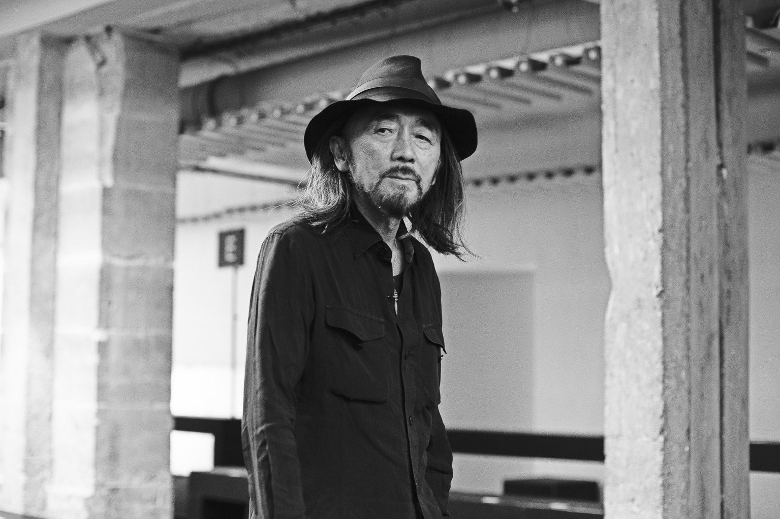 Yohji Yamamoto's FW22 man is a time-travelling Dickensian dandy – HERO