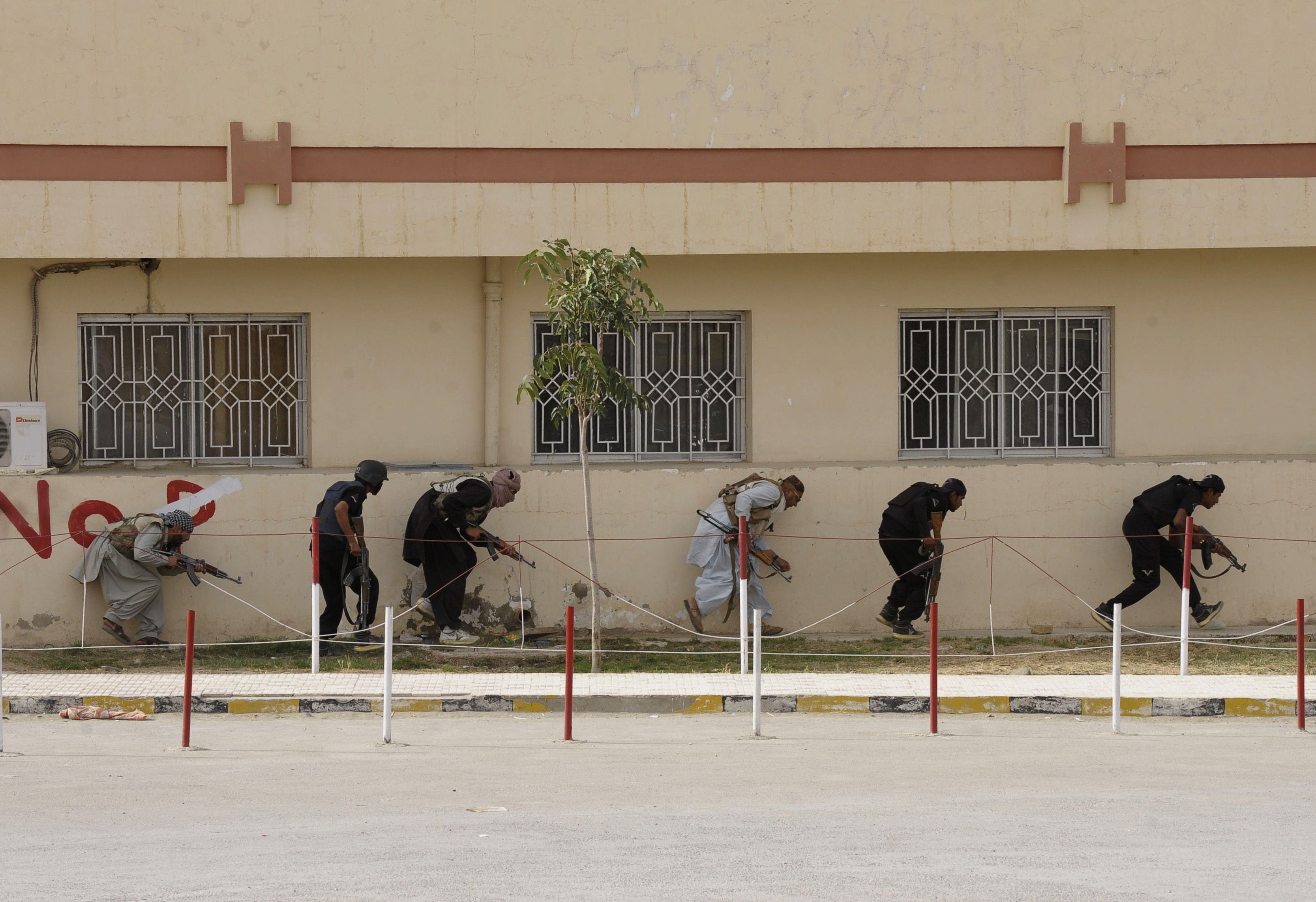 Pakistani paramilitary soldiers take position after militants attacked a hospital in Quetta, the capital of Balochistan province in 2013. Photo: AFP