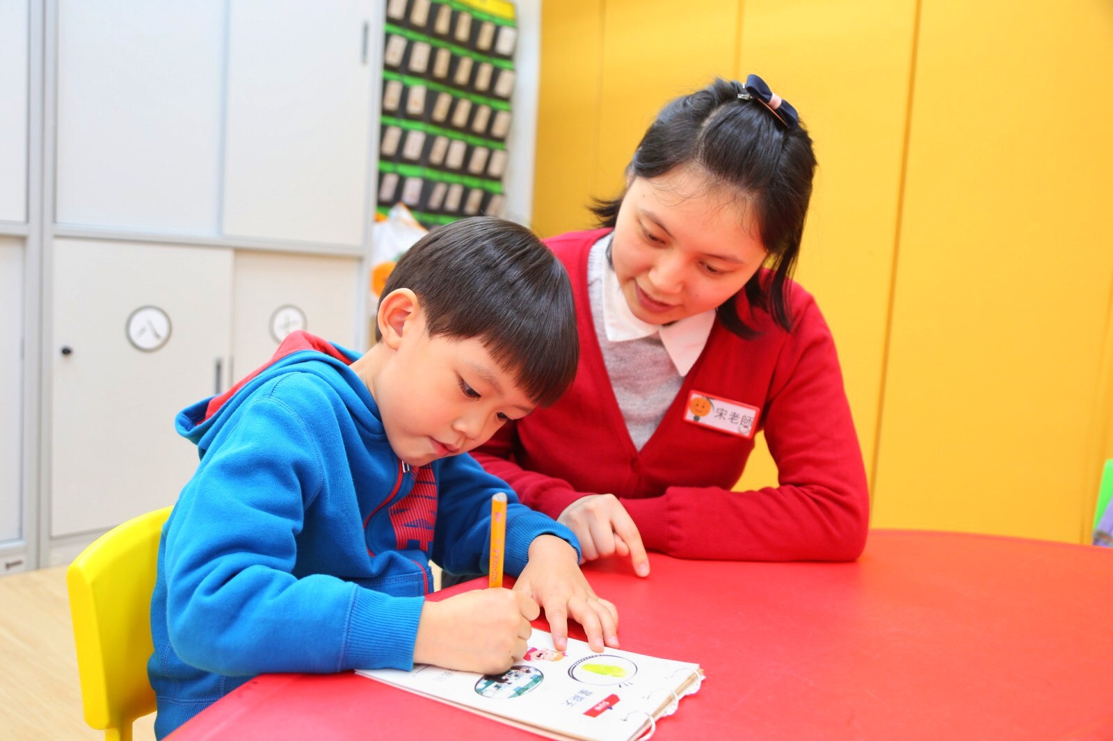 ‘Structure, Engagement, and Accent’ are the keywords when it comes to selecting a suitable Mandarin tutor for your child.