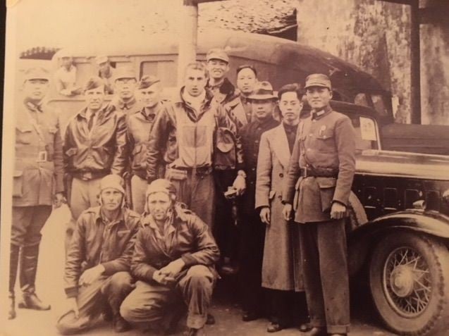 Doolittle Raiders Crew 14 with gendarme regiment chief Zhang Mutao (far left), Guangfeng KMT party secretary Wang Fengling (second from right) and Guangfeng county chief Zhang Renshi (third from right). Photo: Handout