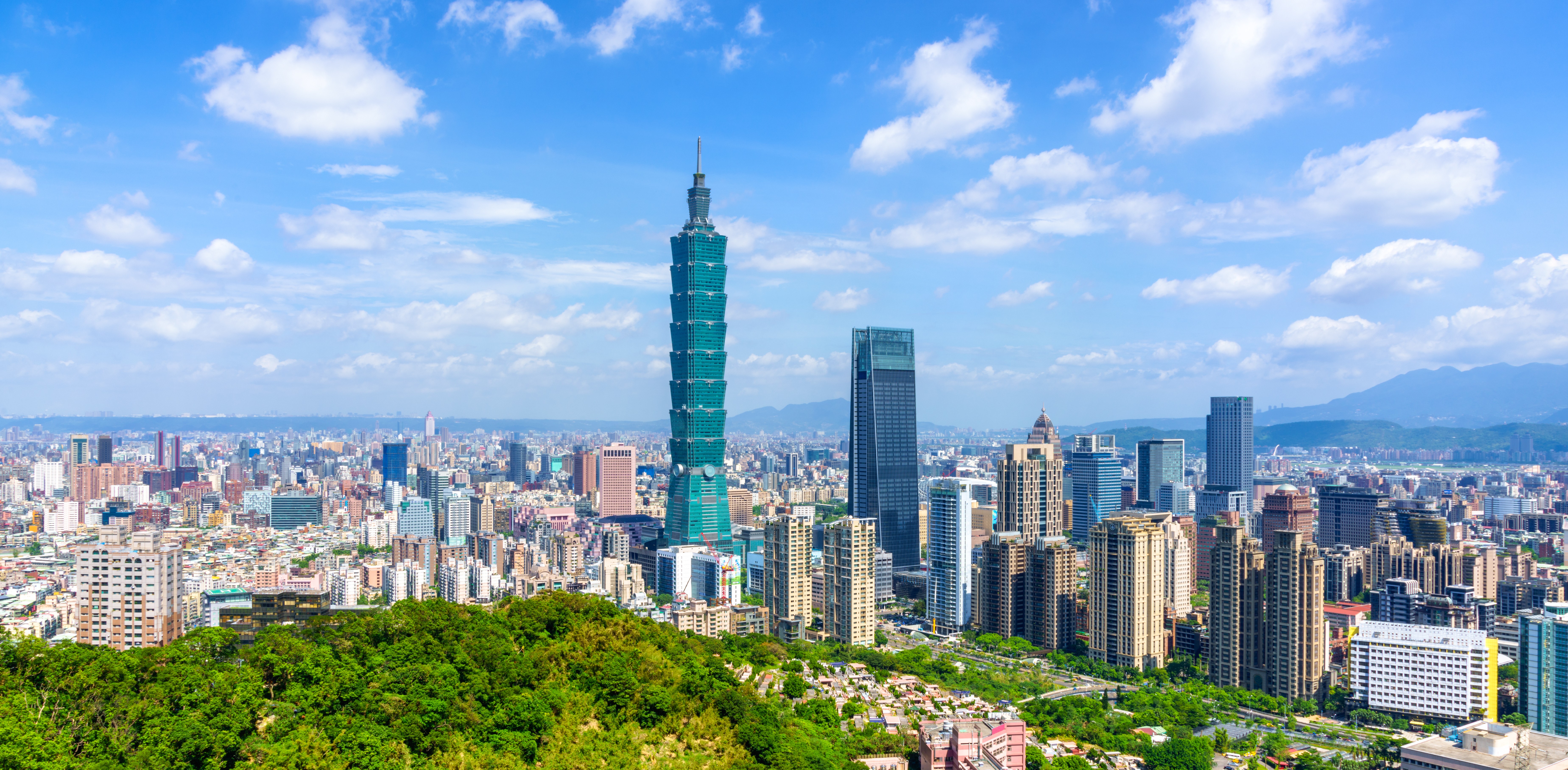 A panoramic view of Taipei, Taiwan. Beijing should learn from its experiences in Hong Kong if it wants to sell its “one country, two systems” model to the island. Photo: Shutterstock