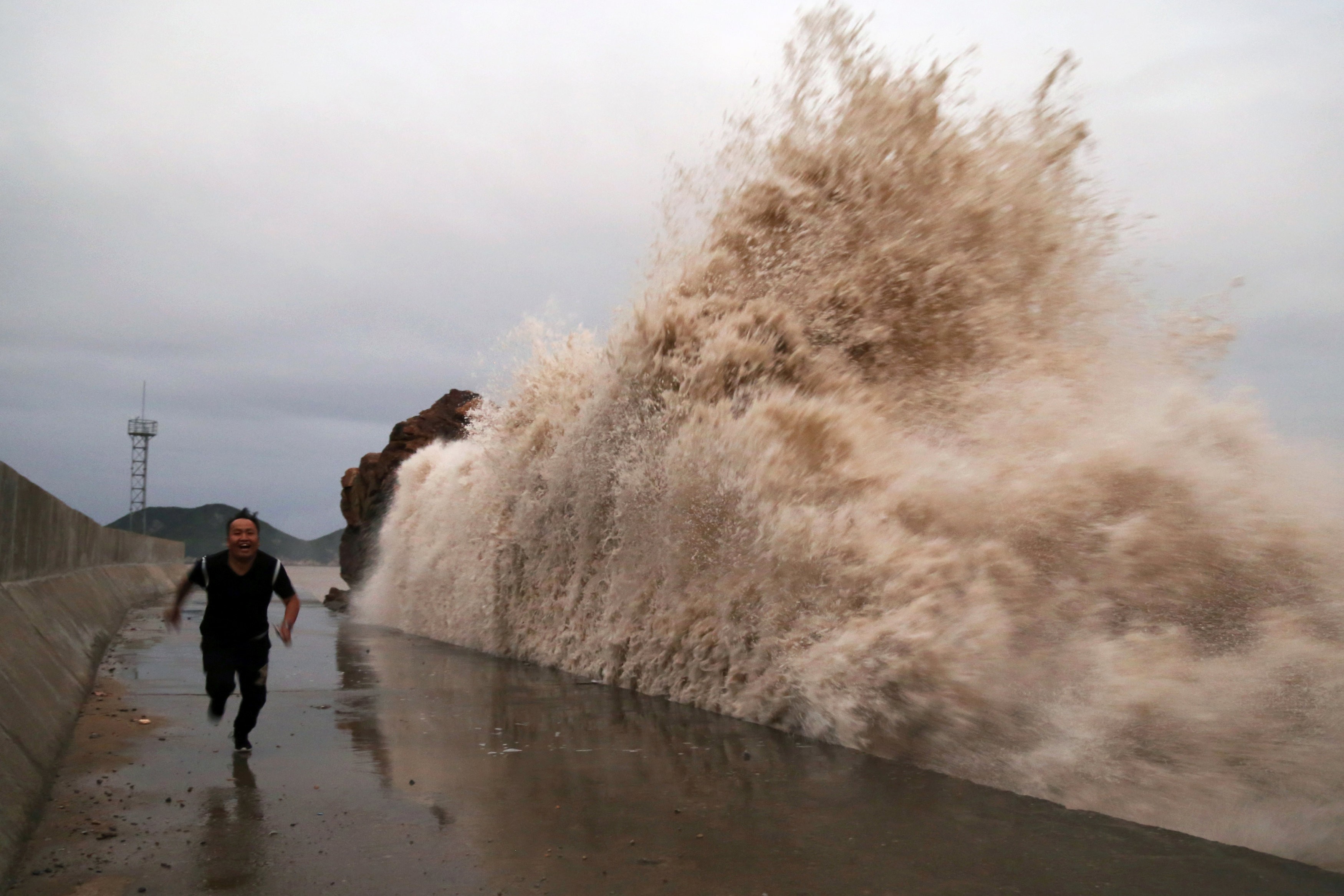 Researchers said there would be a greater risk of cyclones and other forms of extreme weather as a result of rising ocean temperatures. Photo: Reuters