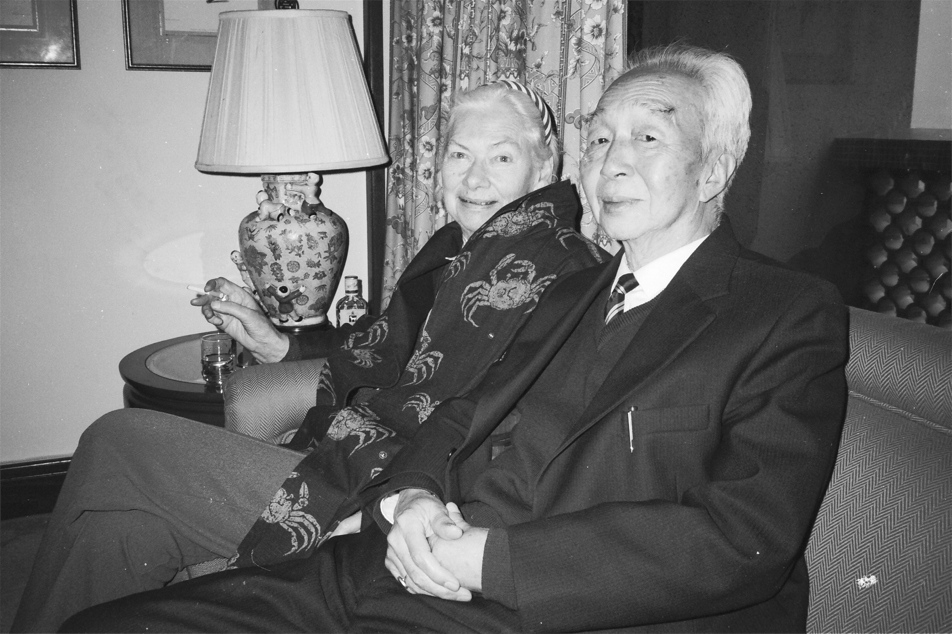 Gladys Yang with her husband, Yang Xianyi, in Hong Kong in 1993. Picture: SCMP
