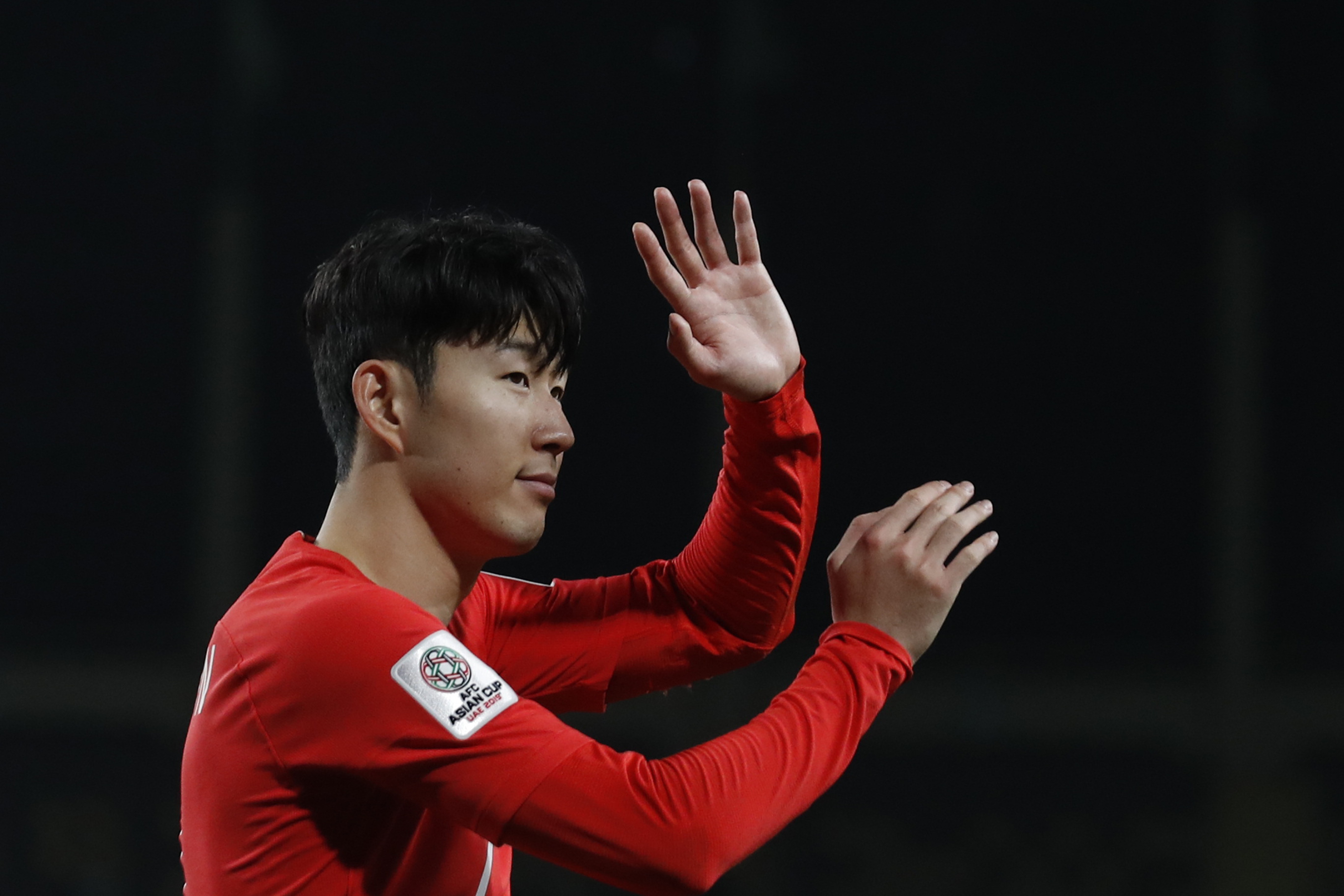 South Korea forward Son Heung-Min applauds fans at the end of the AFC Asian Cup group C win over China. Photo: AP