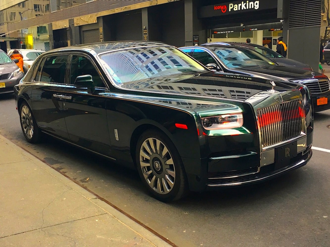 The Rolls-Royce Phantom Personalizes Opulence