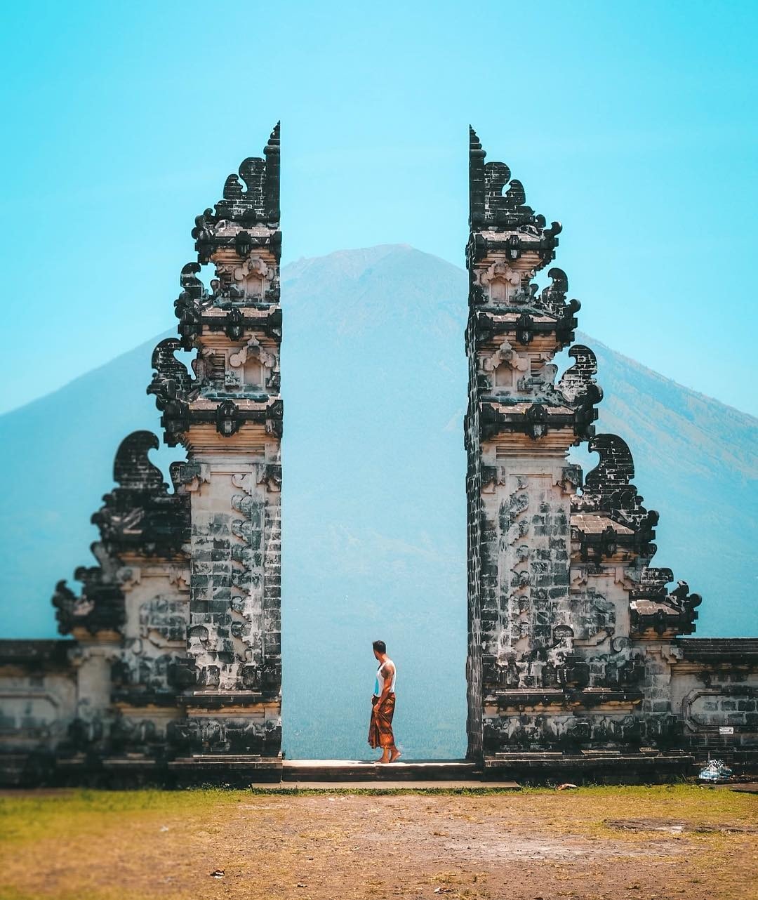 The best place to view Mount Agung is from the top of Pura Lempuyang. Photo: Instagram @christian_wanderlust