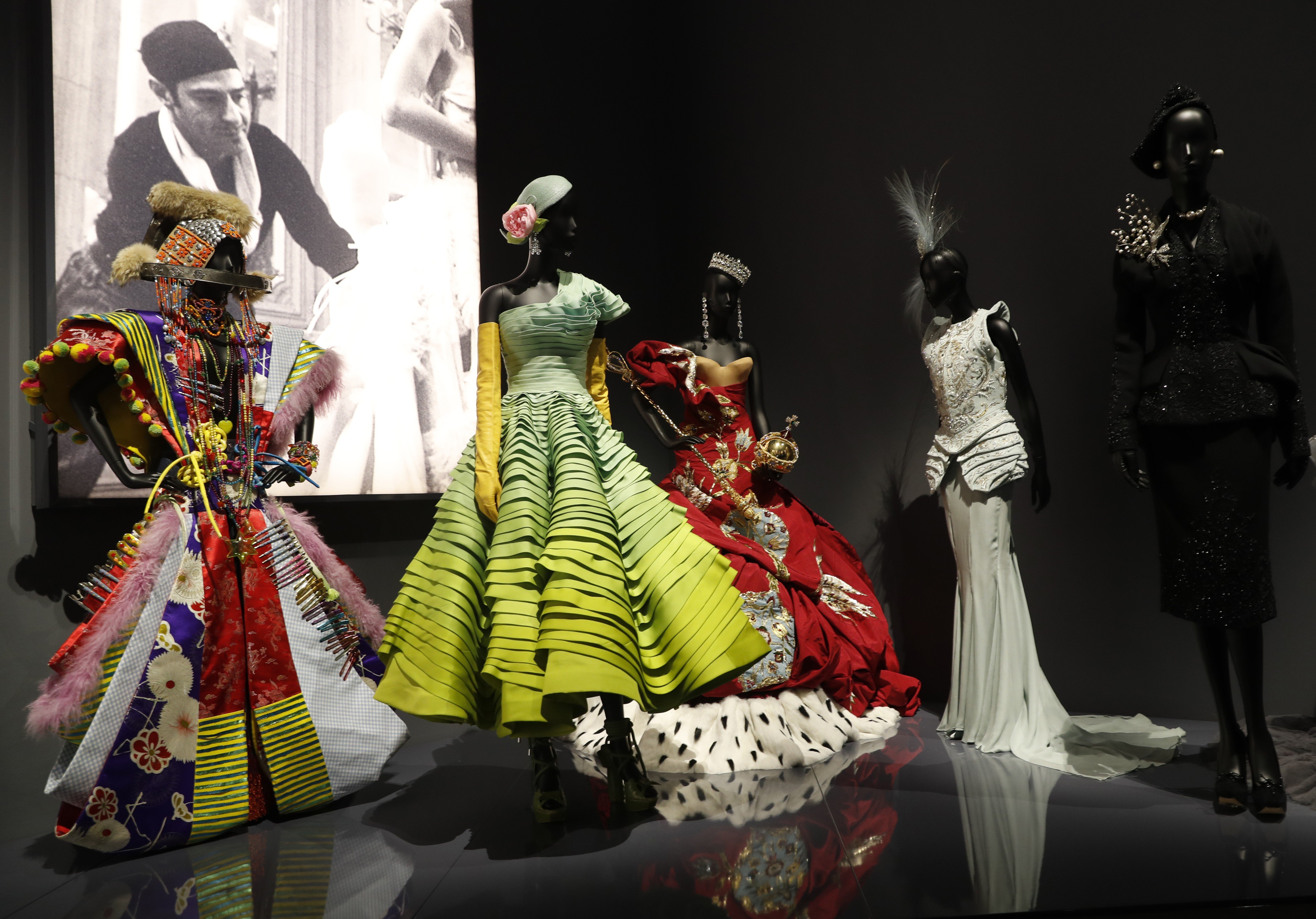 Christian Dior: Designer of Dreams”: Victoria and Albert Museum in