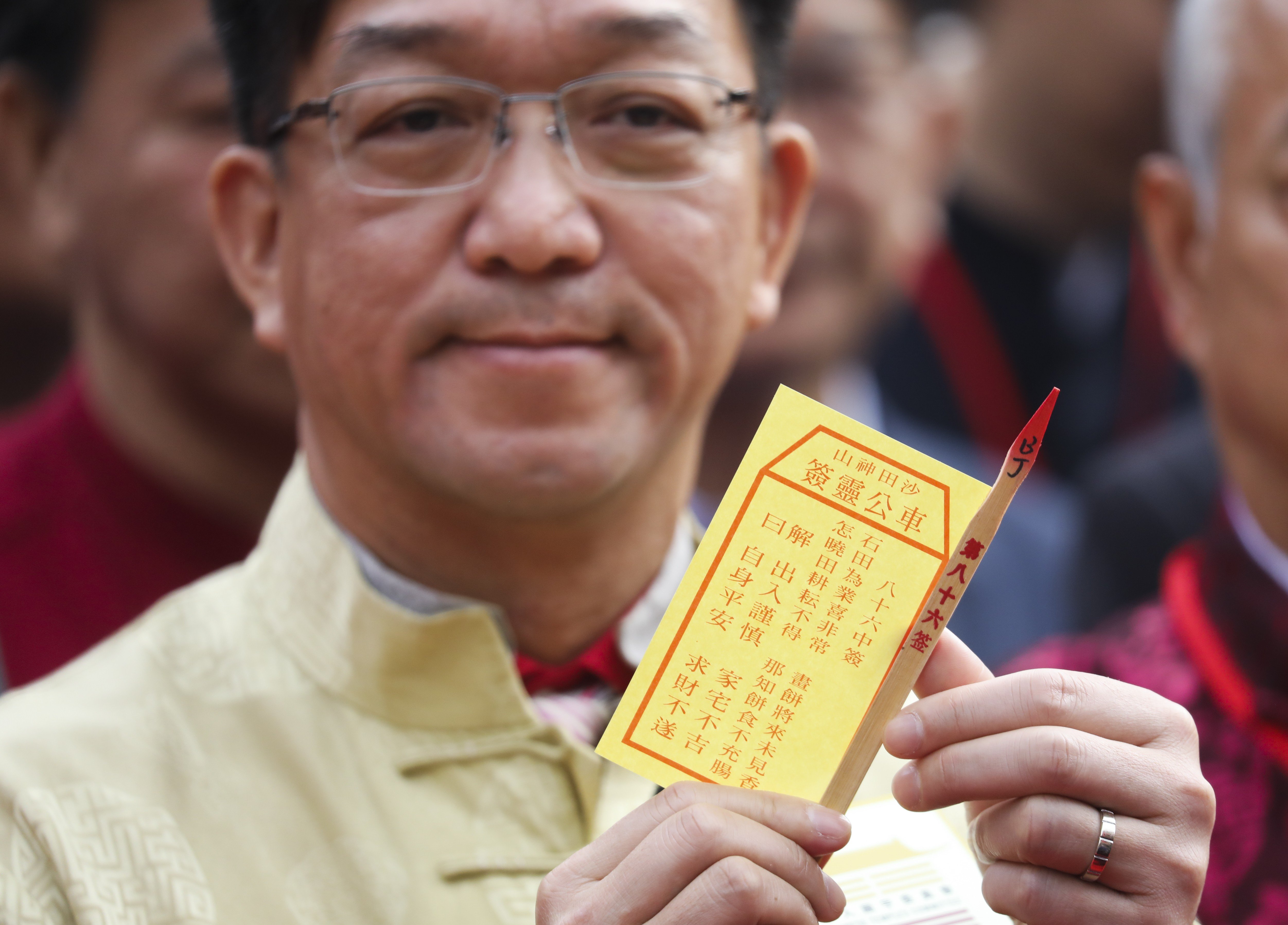 Heung Yee Kuk chairman and lawmaker Kenneth Lau holds up the “average” fortune stick he picked for Hong Kong on the second day of the Lunar New Year, at Sha Tin’s Che Kung Temple. We don’t need a fortune stick to tell us that tough times lie ahead. Photo: Dickson Lee