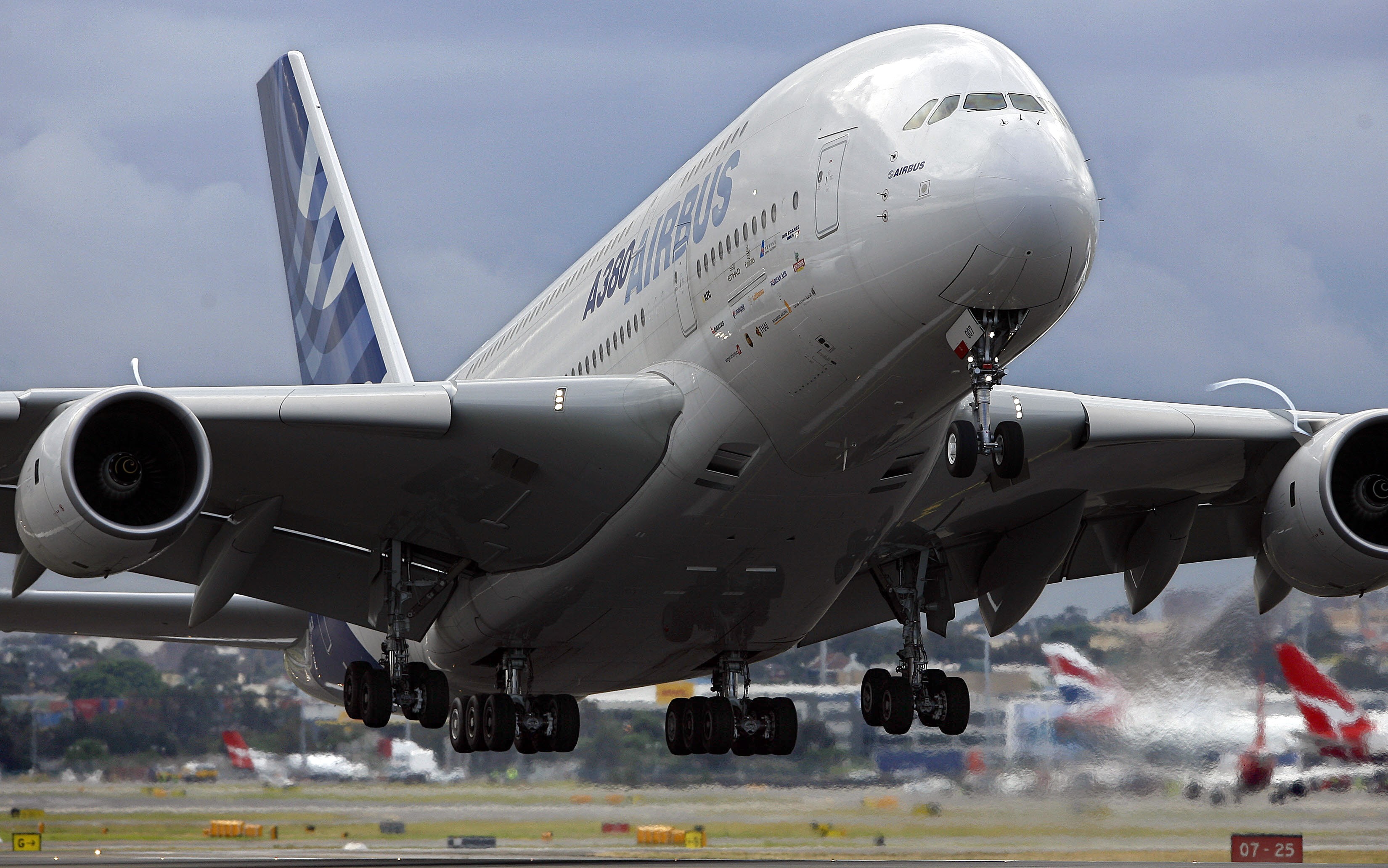 End of the A380 superjumbo: Airbus to stop making world's biggest