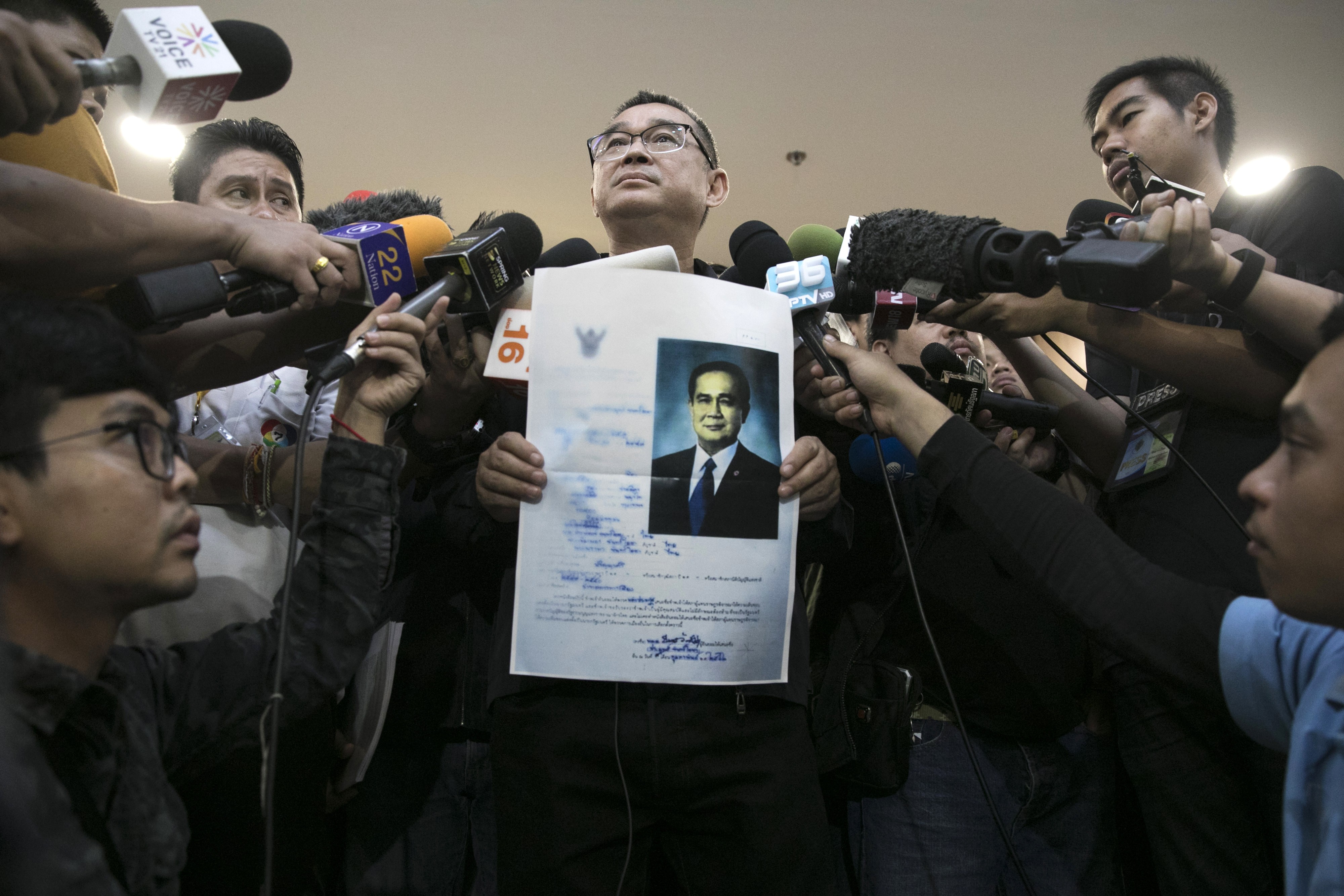Reungkrai Leekijwatana, an official with the Thai Raksa Chart party, holds a copy of Prime Minister Prayuth Chan-Ocha's candidacy application as he speaks to members of the media at the office of the Election Commission in Bangkok, Thailand. Photo: Bloomberg