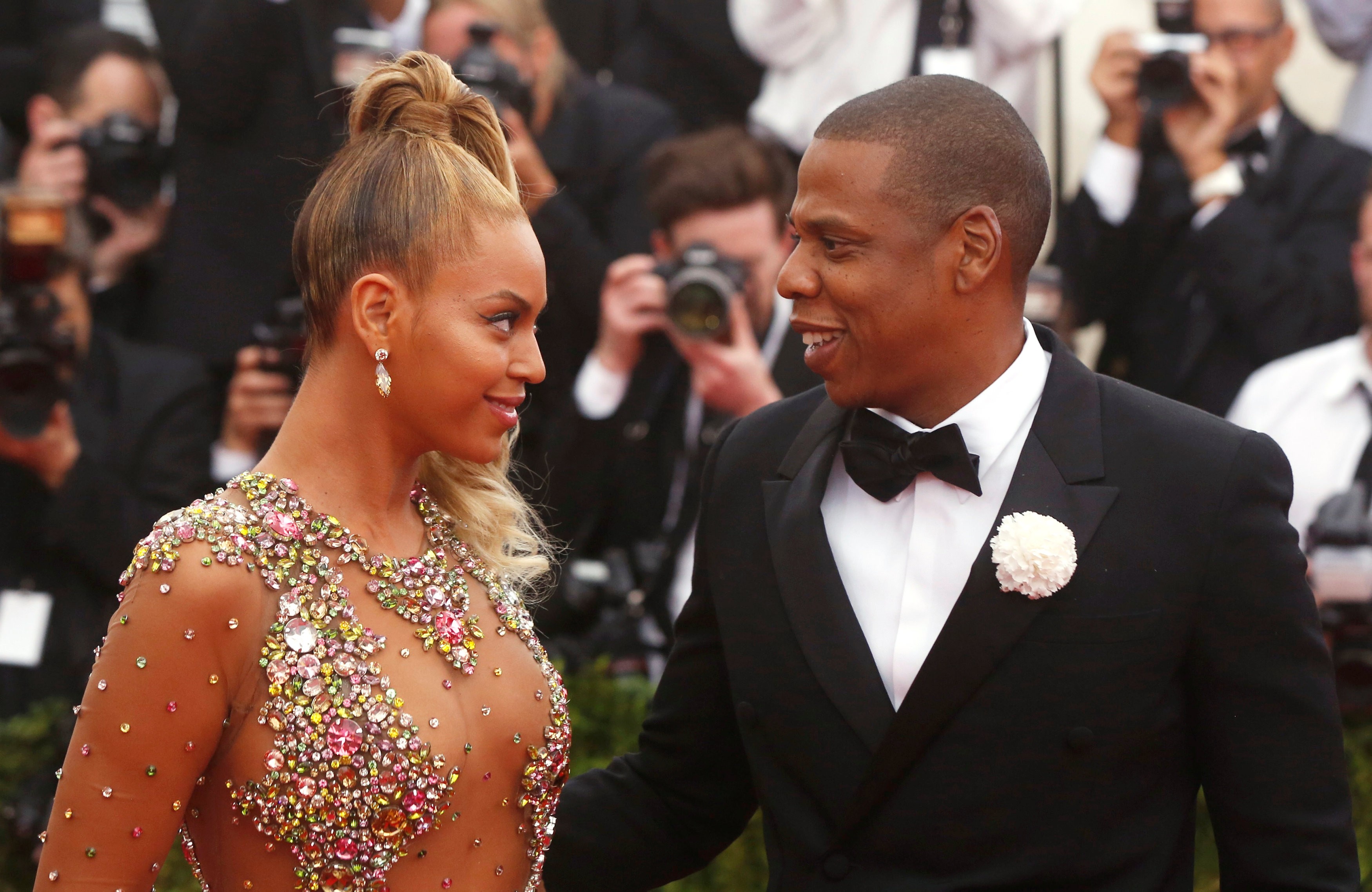 Beyoncé and Jay-Z have launched a competition to reward one fan with free tickets for life to their concerts – if they adopt a vegan diet. The prize is being run in conjunction with The Greenprint Project, a vegan campaign started by Beyoncé’s personal trainer Marco Borges. Only adult residents of the United States are eligible to enter. Photo: Reuters