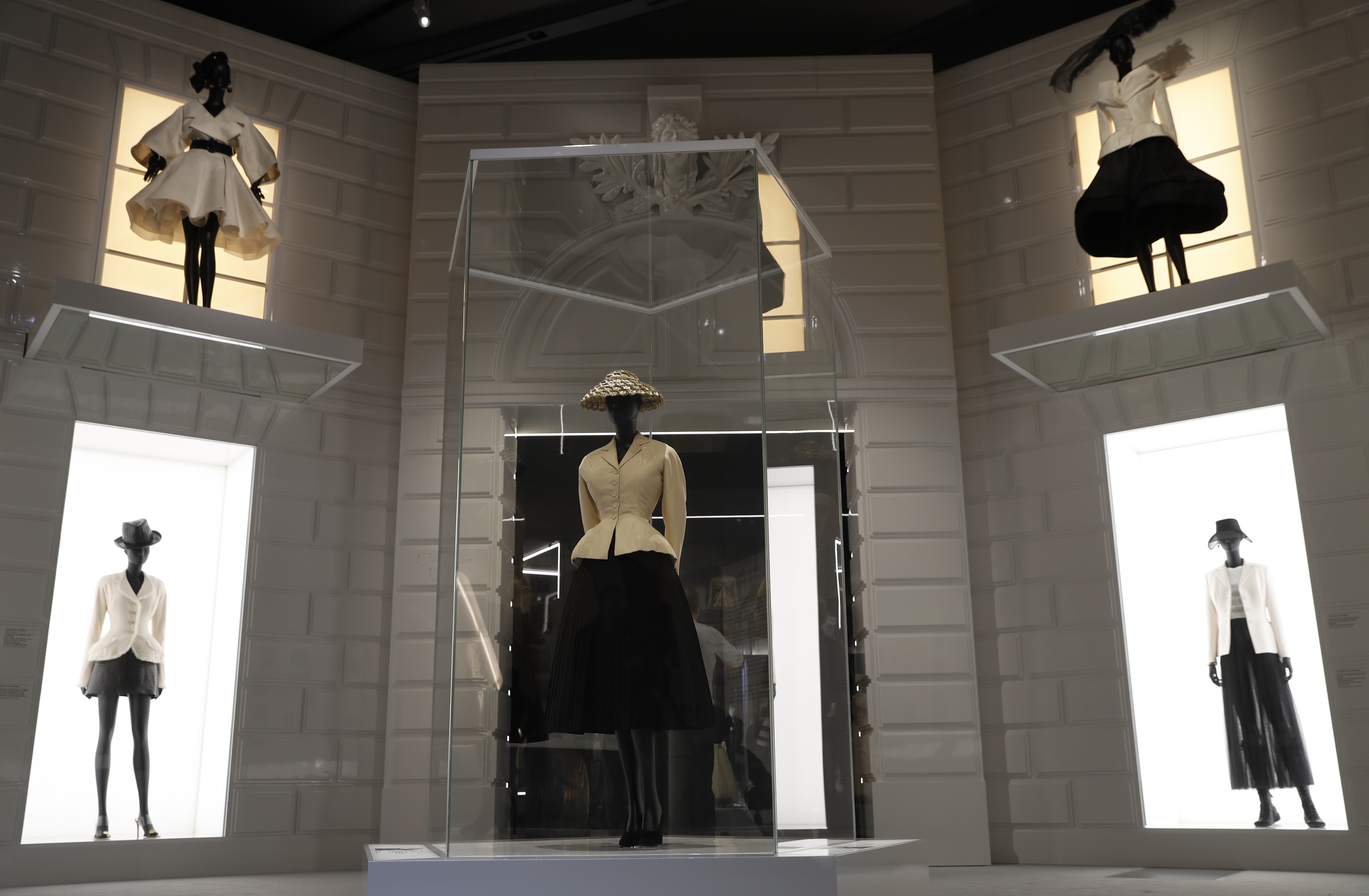 Christian Dior, Designer of Dreams”: Maison Dior showcased at