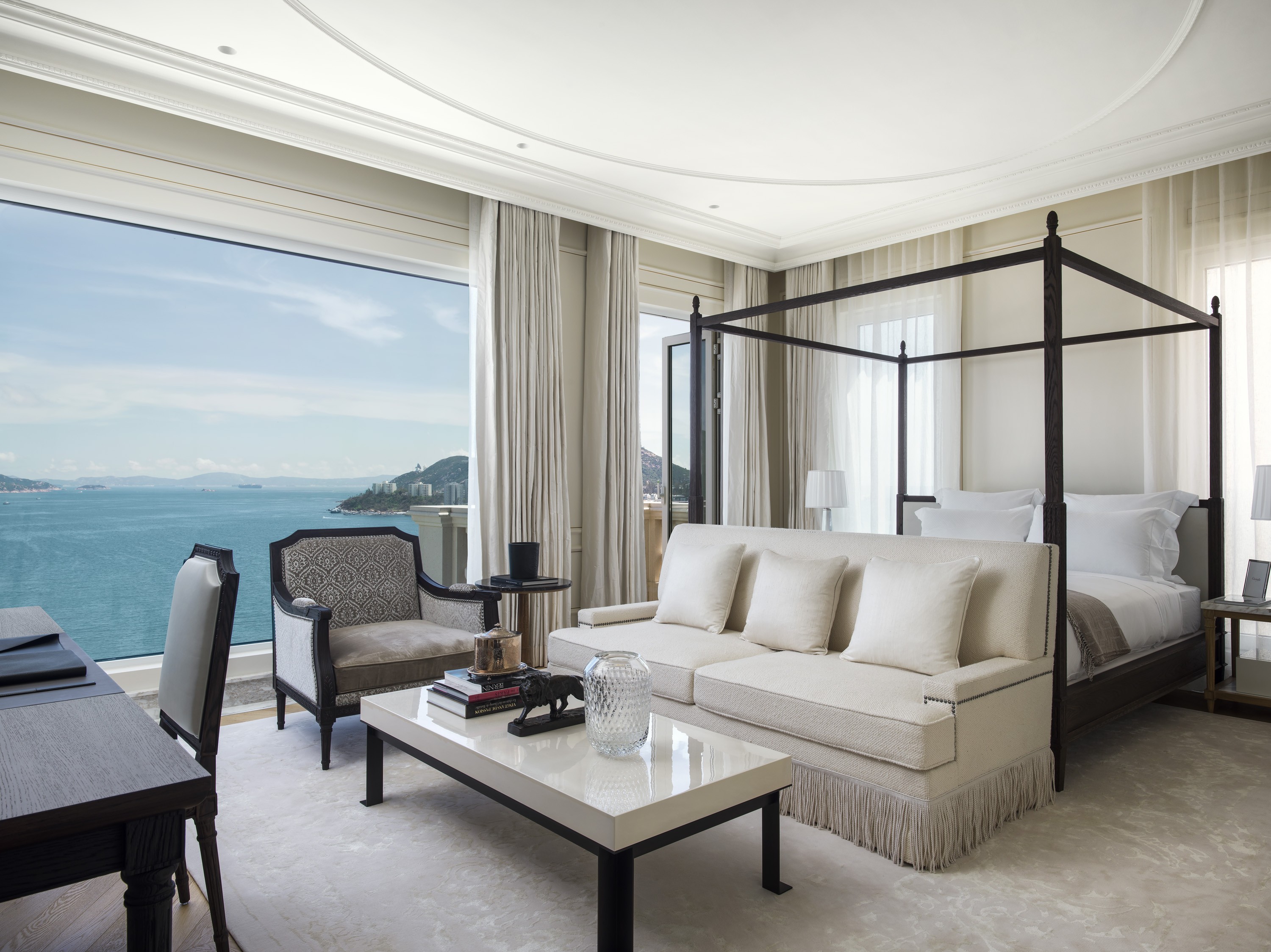 The villas at 45 Tai Tam boast sea-facing floor-to-ceiling windows.