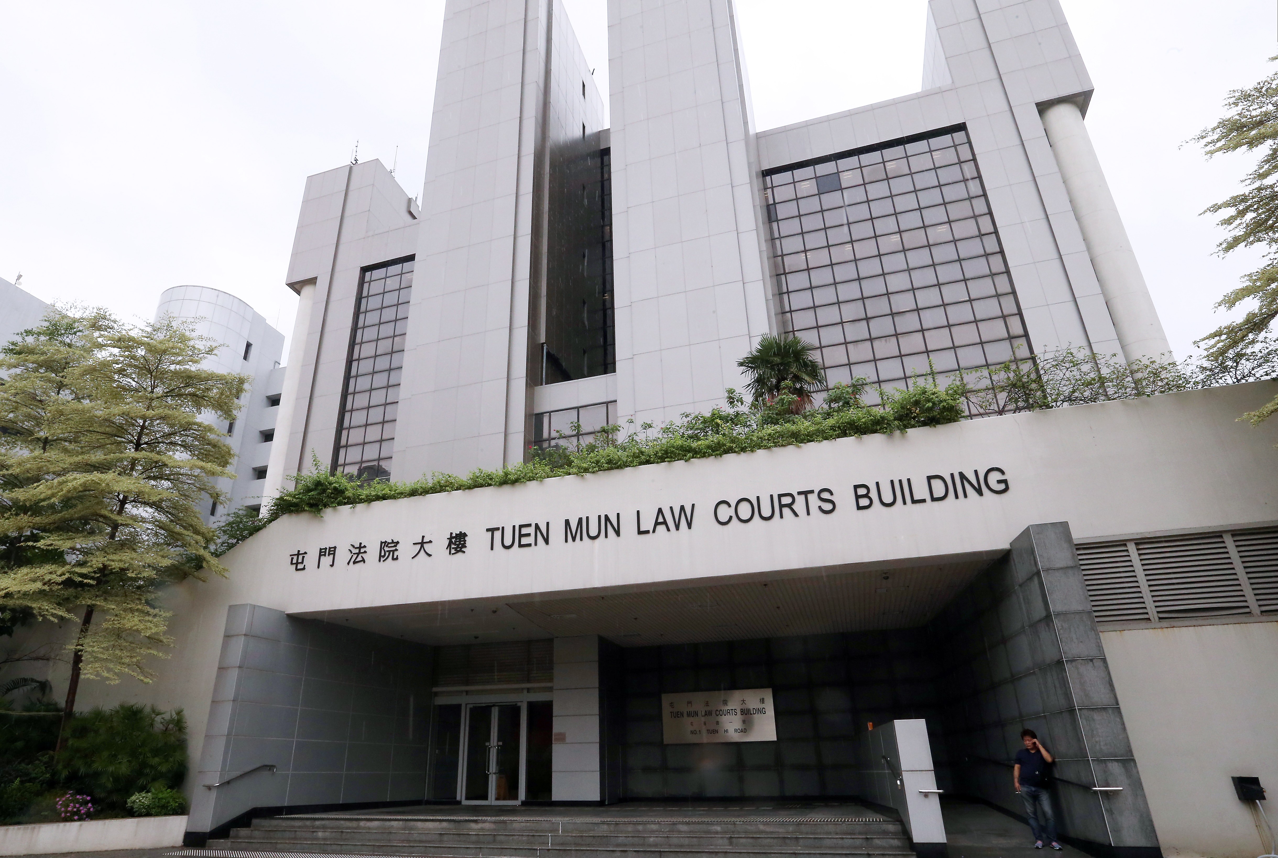 The court heard that Ng Heung-man made complaints to the management office about the damaged ceiling but received no response.
