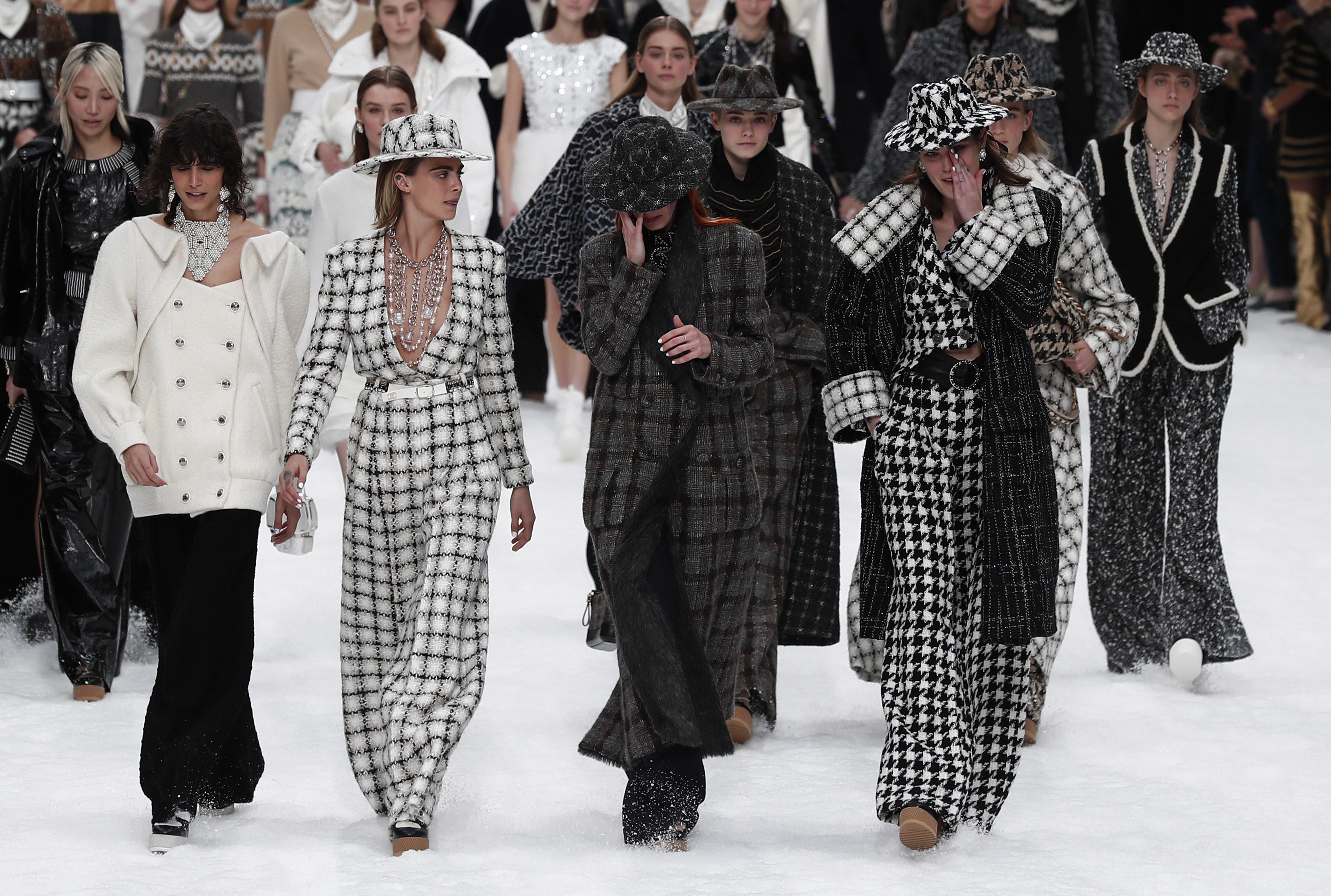 Karl Lagerfeld's last Chanel show was a star-studded, snow-dusted ski  chalet extravaganza