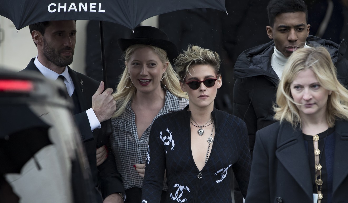 Paris Fashion Week: Kristen Stewart and Penelope Cruz at Chanel's tearful  runway adieu to Karl Lagerfeld
