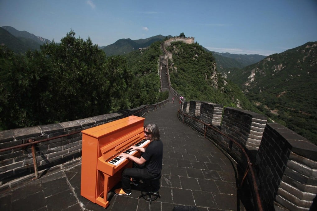 German pianist Stefan Aaron plays composition on Great Wall in Beijing