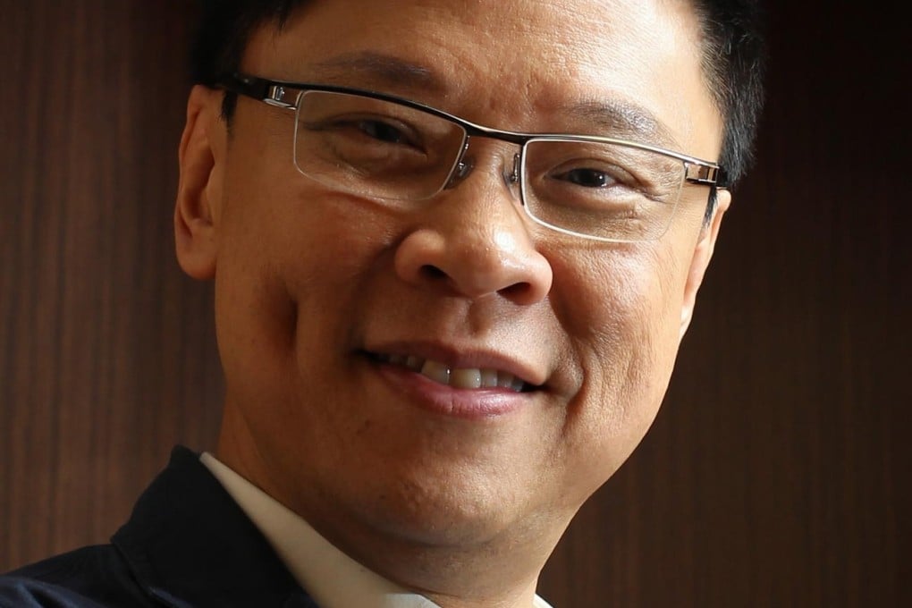 Ex-TVB Executive to sing in pitch-black charity concert