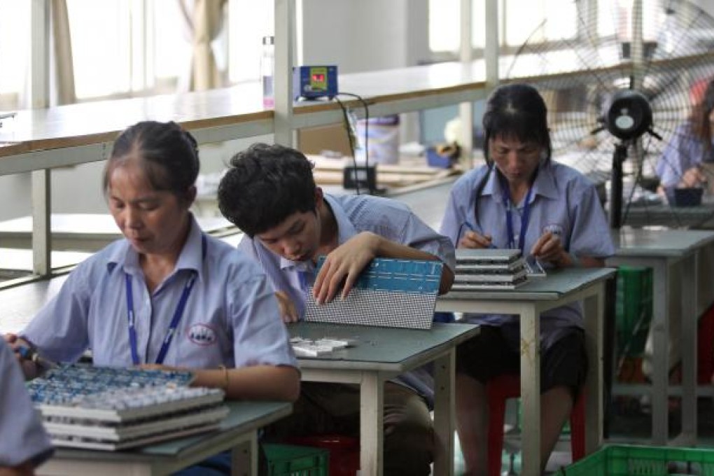 Workers weld light-emitting diodes on circuit boards at a factory making LED displays in Shishi city in southeast China's Fujian province 15 August 2012. Economic data announced last week suggested China's economy has not stabilized despite easier monetary policies this year as Premier Wen Jiabao warns against difficulties.  EPA/HE YUAN