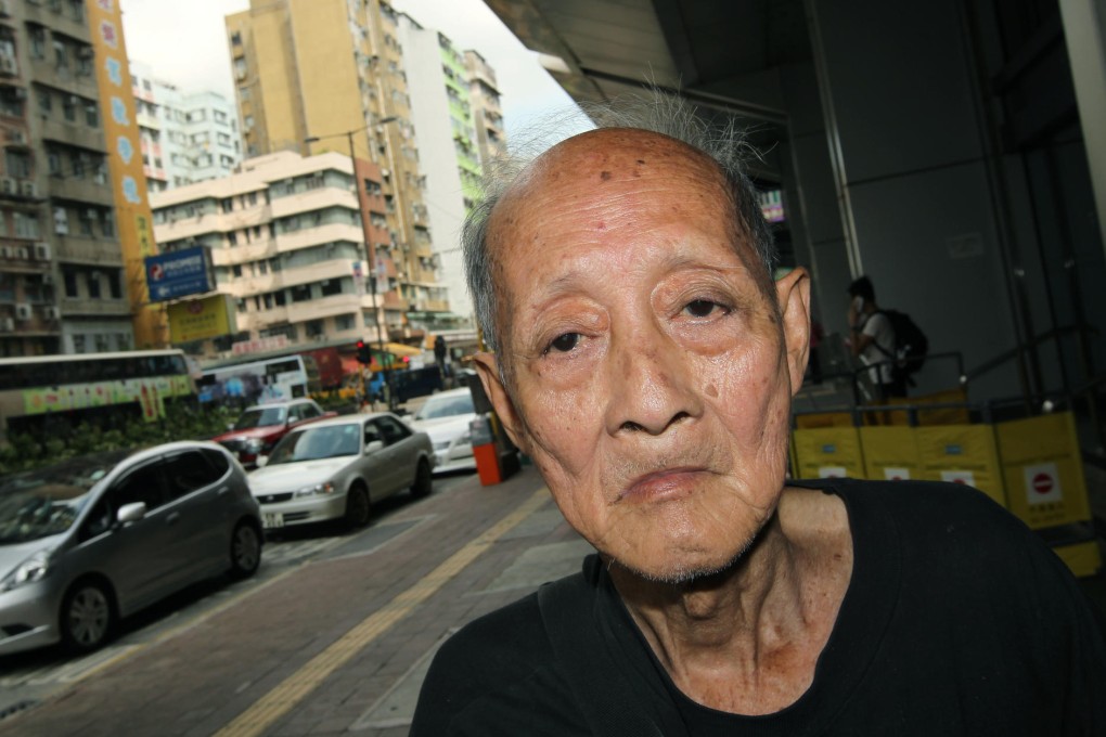 Lam Seck-chai at Cheung Sha Wan Government Offices, Sham Shui Po, yesterday. He lodged a complaint with the Labour Department in the afternoon. Photo: Dickson Lee