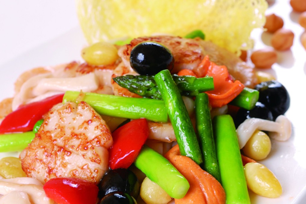 Wok-fried king scallop with fungi