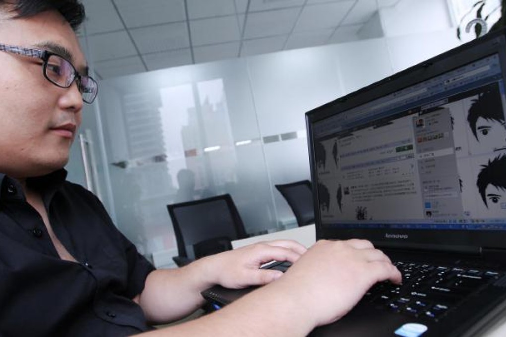 Chen Peng composes "micro-novels". Photo: Simon Song