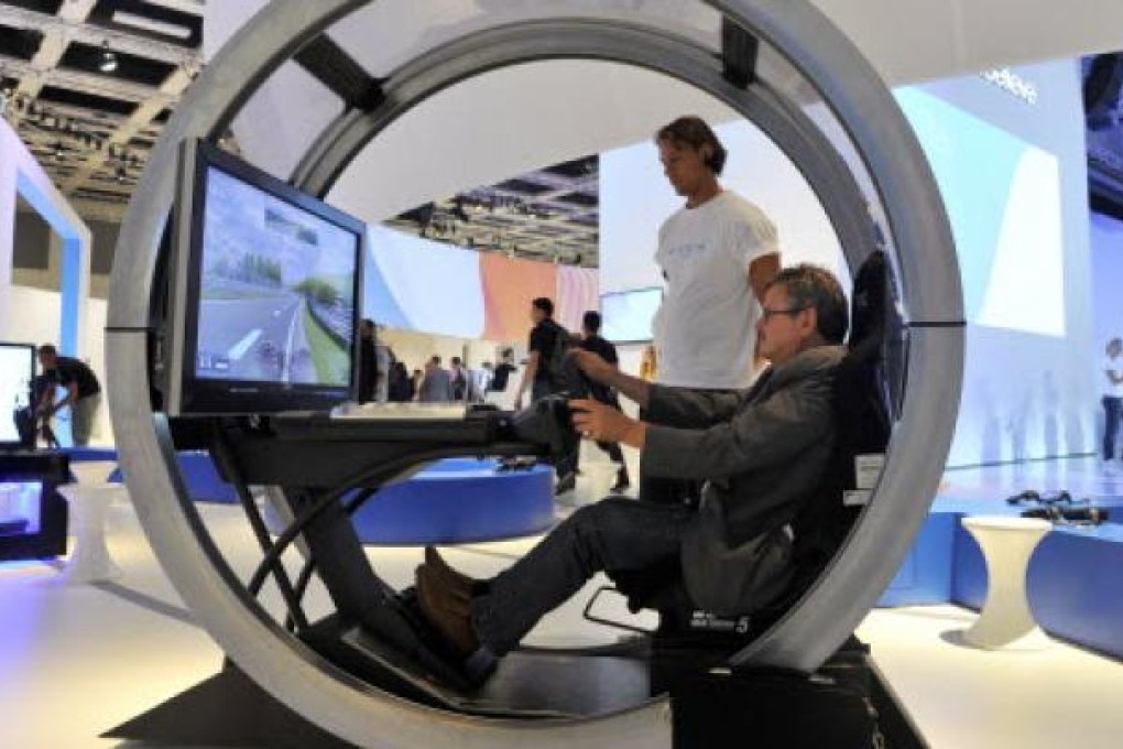 A visitor plays games at the Sony pavilion at the IFA consumer electronics fair in Berlin. Photo: Xinhua