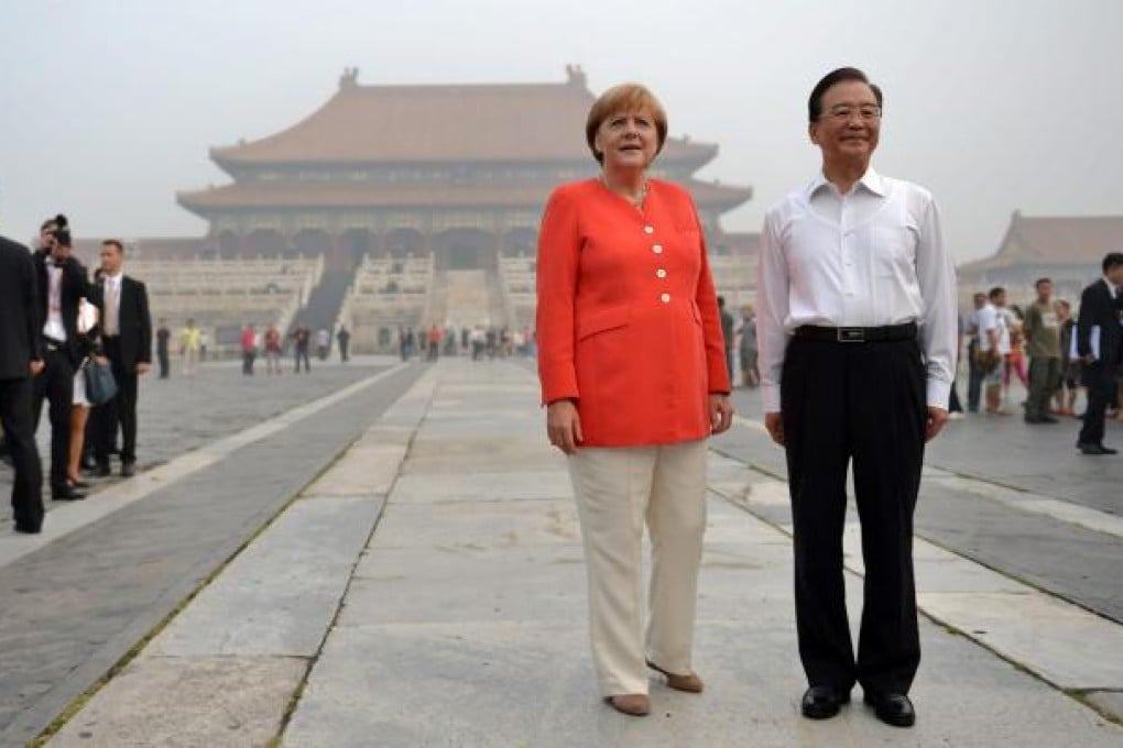 German chancellor Angela Merkel and Wen Jiabao pose during a visit to the Forbidden City in Beijing yesterday. Photo: EPA