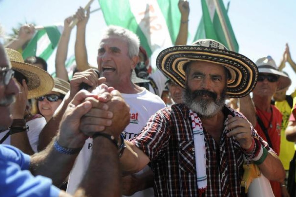 Politician Manuel Sanchez Gordillo (centre). Photo: AFP