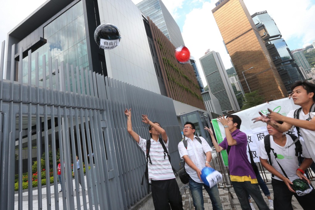 Green Sense activists release balloons outside the government offices to protest about the multi-entry permits. Photo: David Wong