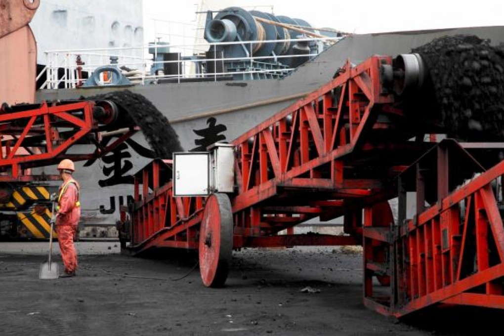 A coal loading conveyor belt in Shanghai. China Shenhua Energy hopes to invest 10 billion yuan in the coal railway sector. Photo: Bloomberg