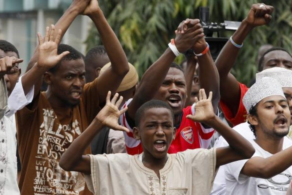 Young Kenyan Muslims shout against riot police officers in front of a mosque in Majengo area of the port city of Mombasa on Friday. Photo: EPA