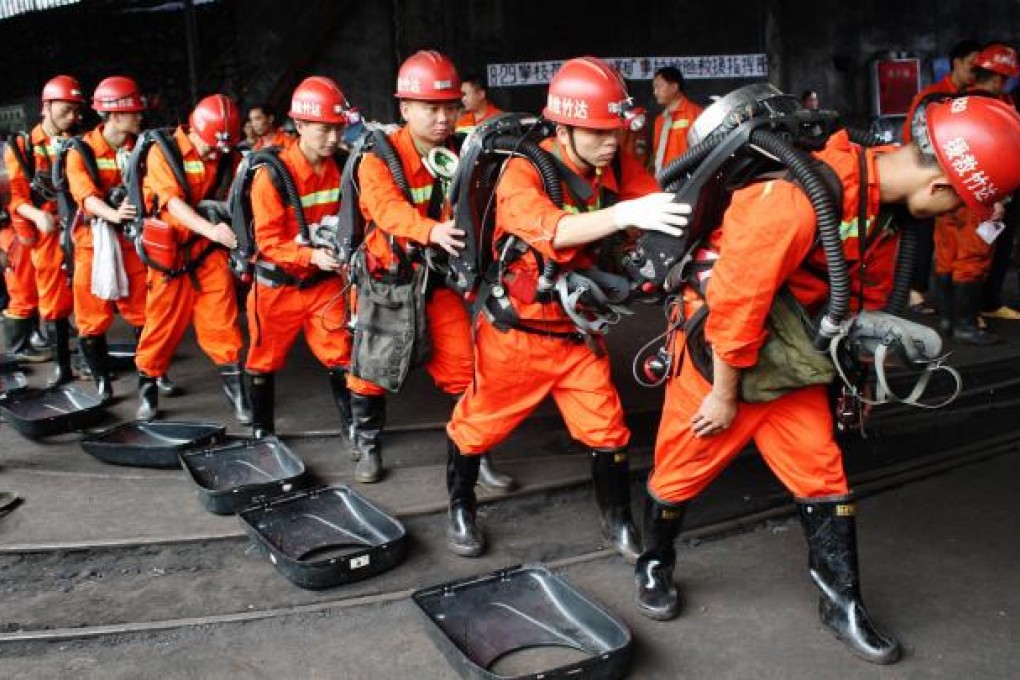 Rescuers at the Xiaojiawan mine in Sichuan. Photo: Xinhua
