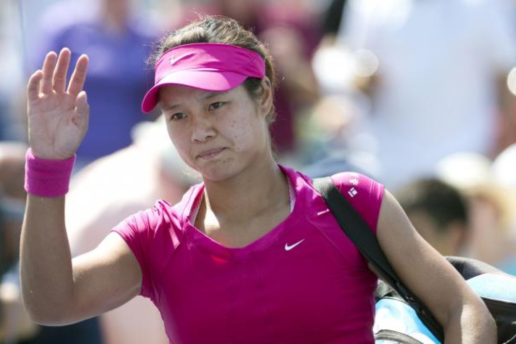 Li Na of China leaves the court after her loss to Laura Robson of Britain during their women's singles third round match at the US Open. Photo: AFP
