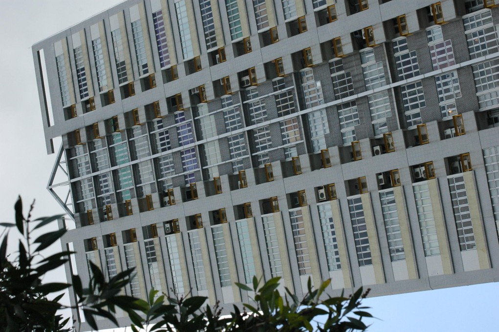 Horizon Plaza is a 28-storey warehouse-style, one-stop shopping centre.