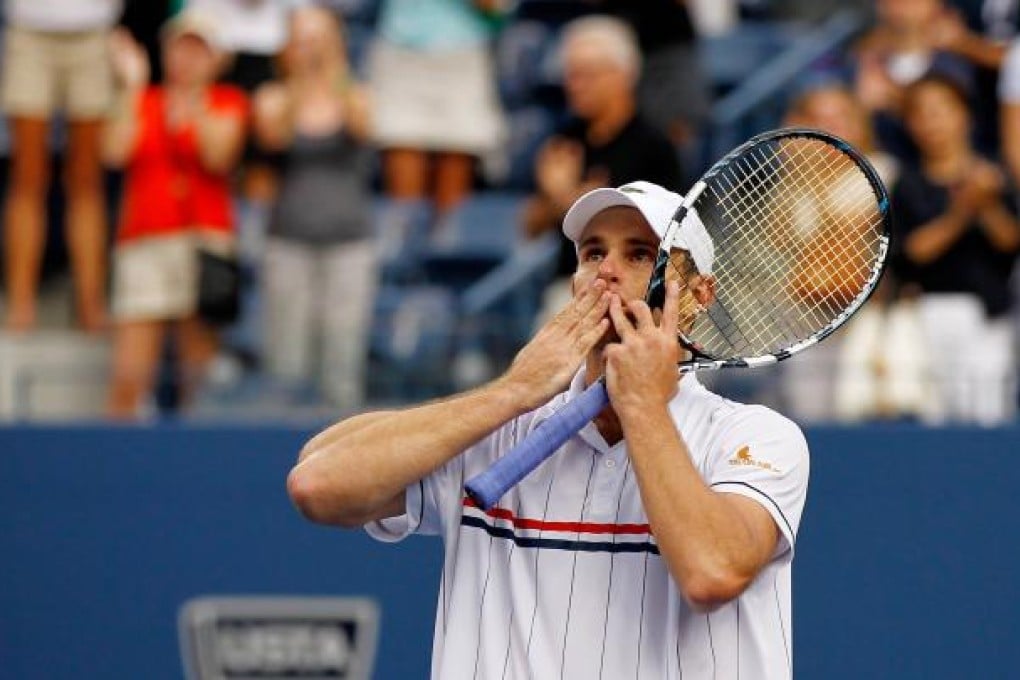 Andy Roddick waves to the crowd in the last game of his tennis career. He surprisingly announced last week that he would hang up his racquet after a 13-year professional career. Photo: AFP