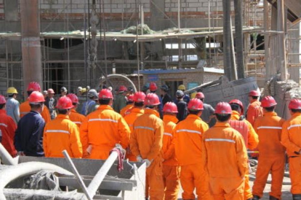 Resuers wait for orders at the Huacaotan Coal Mine where a platform collapsed in Shandan County, northwest China's Gansu Province. Ten miners have been killed. Photo: Xinhua