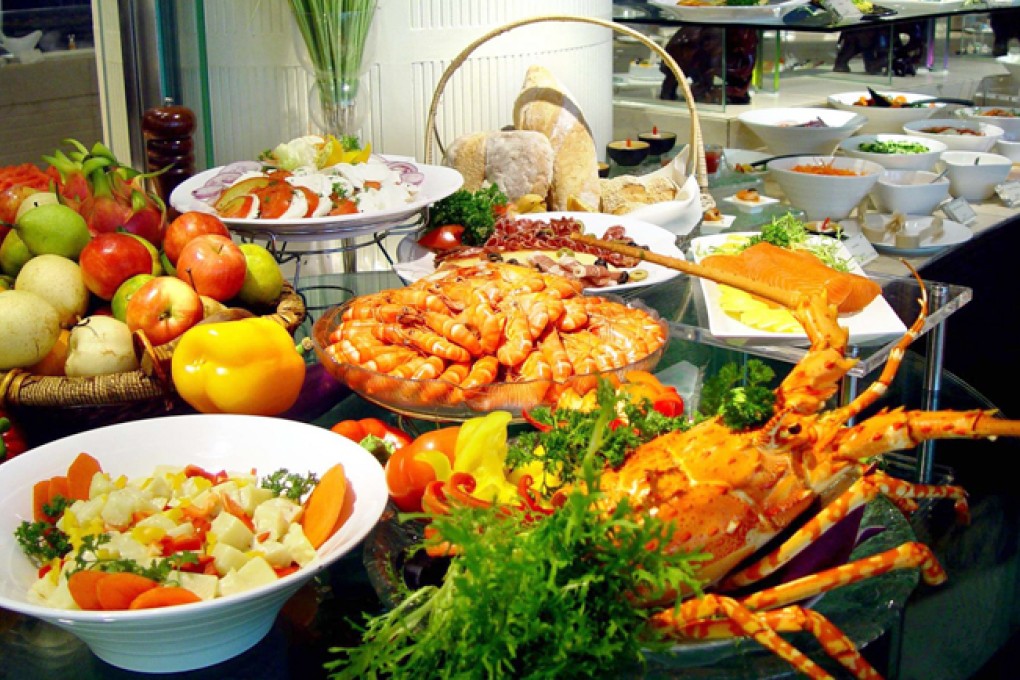 THE BUFFET SPREAD AT GUANGZHOU DONG FANG HOTEL