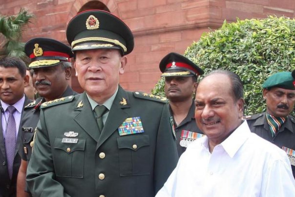 Defence chiefs Liang Guanglie and A.K. Antony. Photo: EPA
