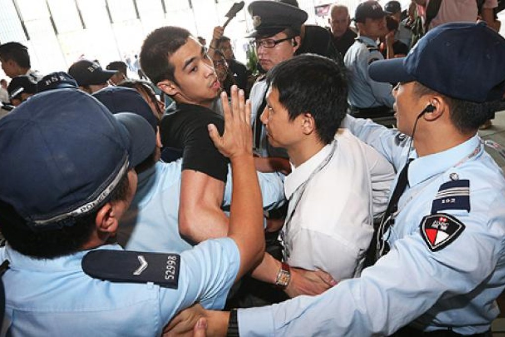 An Occupy Central activist clashes with security staff at HSBC headquarters on Tuesday. Photo: David Wong