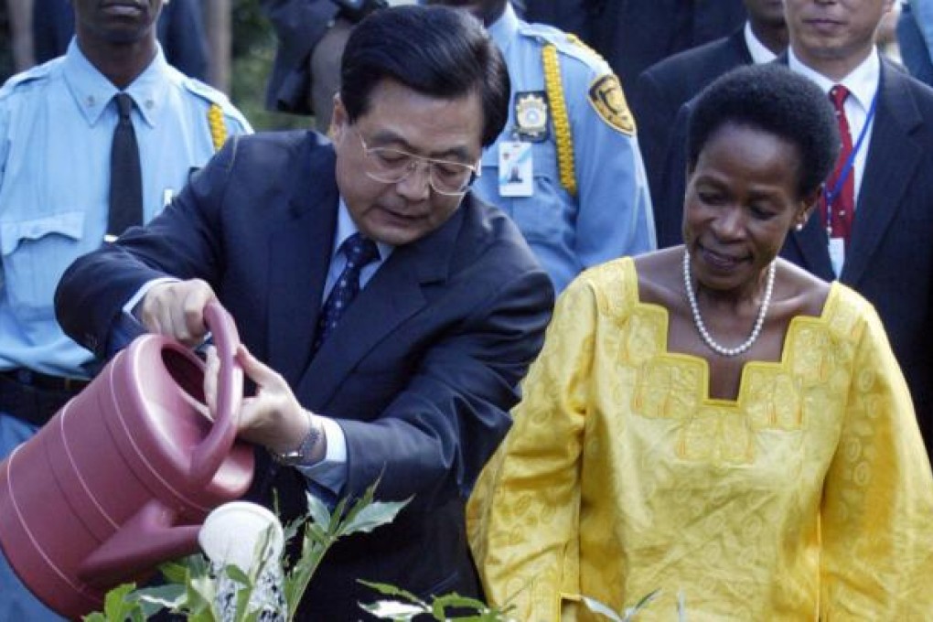 President Hu Jintao plants a tree in Nairobi, with the help of the head of the UN Habitat Programme, Anna Tibaijuka. Hu was on a two-day state visit to Kenya at the time, in April 2006. Photo: AFP