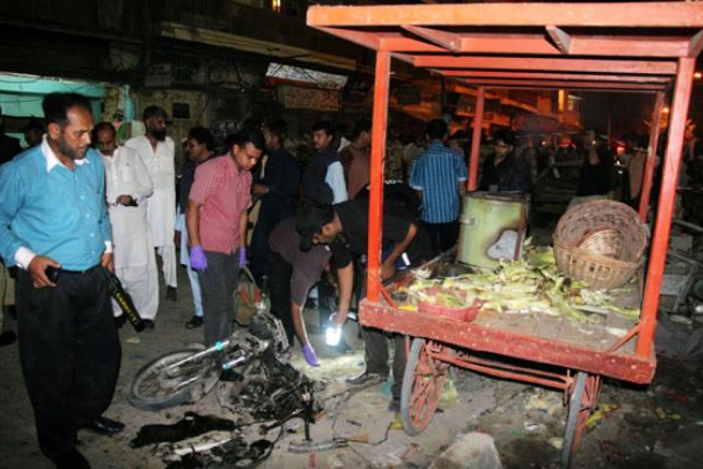 Pakistani security officials inspect the blast site in Karachi, southern Pakistan, on Tuesday. Photo: Xinhua