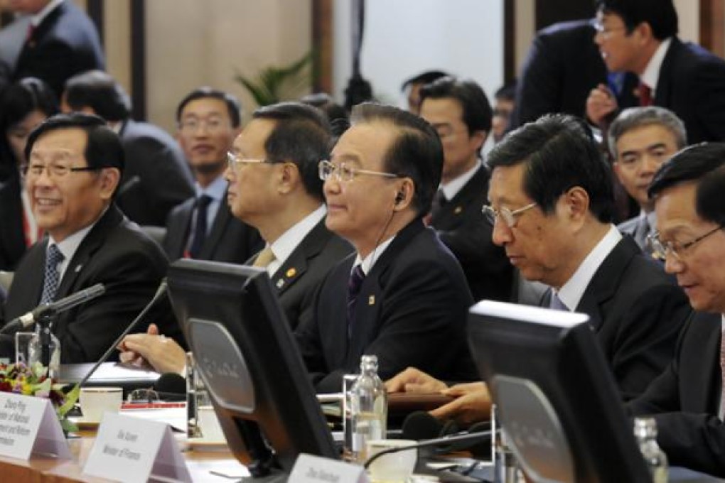China's Prime Minister Wen Jiabao, centre, sits near China's Minister of Commerce Chen Deming, second right, and Zhou Xiaochuan, right, the Governor of the People's Bank of China during the EU-CHINA Summit in Brussels on Thursday. Photo: AFP