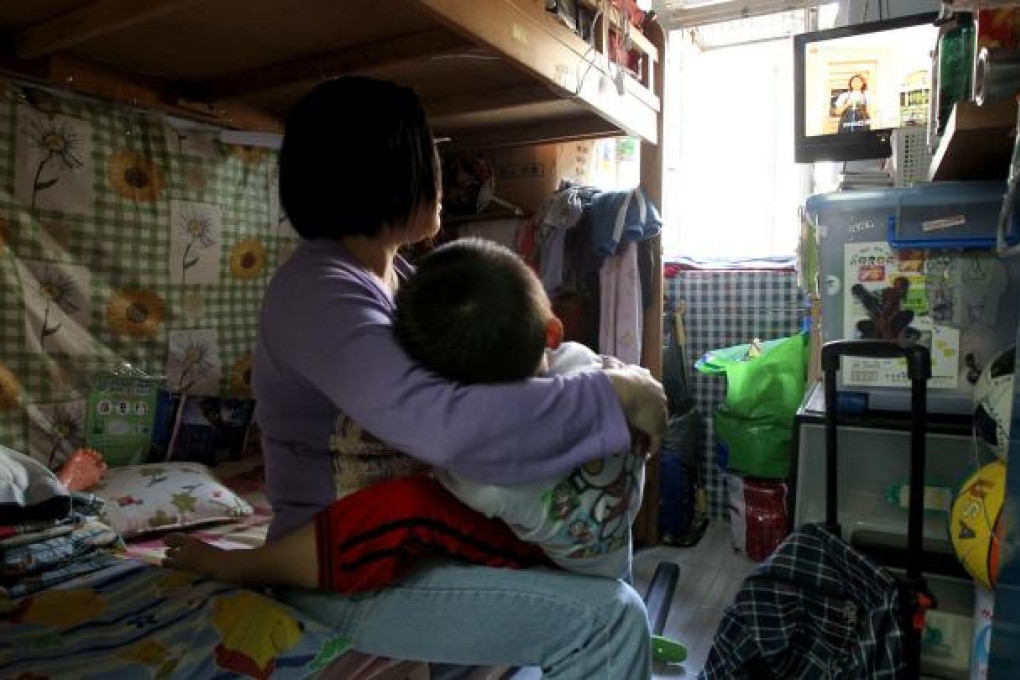 Many new mainland migrants, such as Mrs Li, live below the poverty line until they become eligible for housing and other social welfare benefits. Photo: K.Y. Cheng
