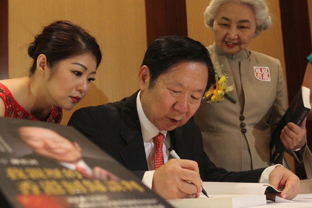 Chen Zuoer launches his book at the Conrad Hotel as former justice secretary Elsie Leung Oi-sie (right) looks on. Photo: K.Y. Cheng